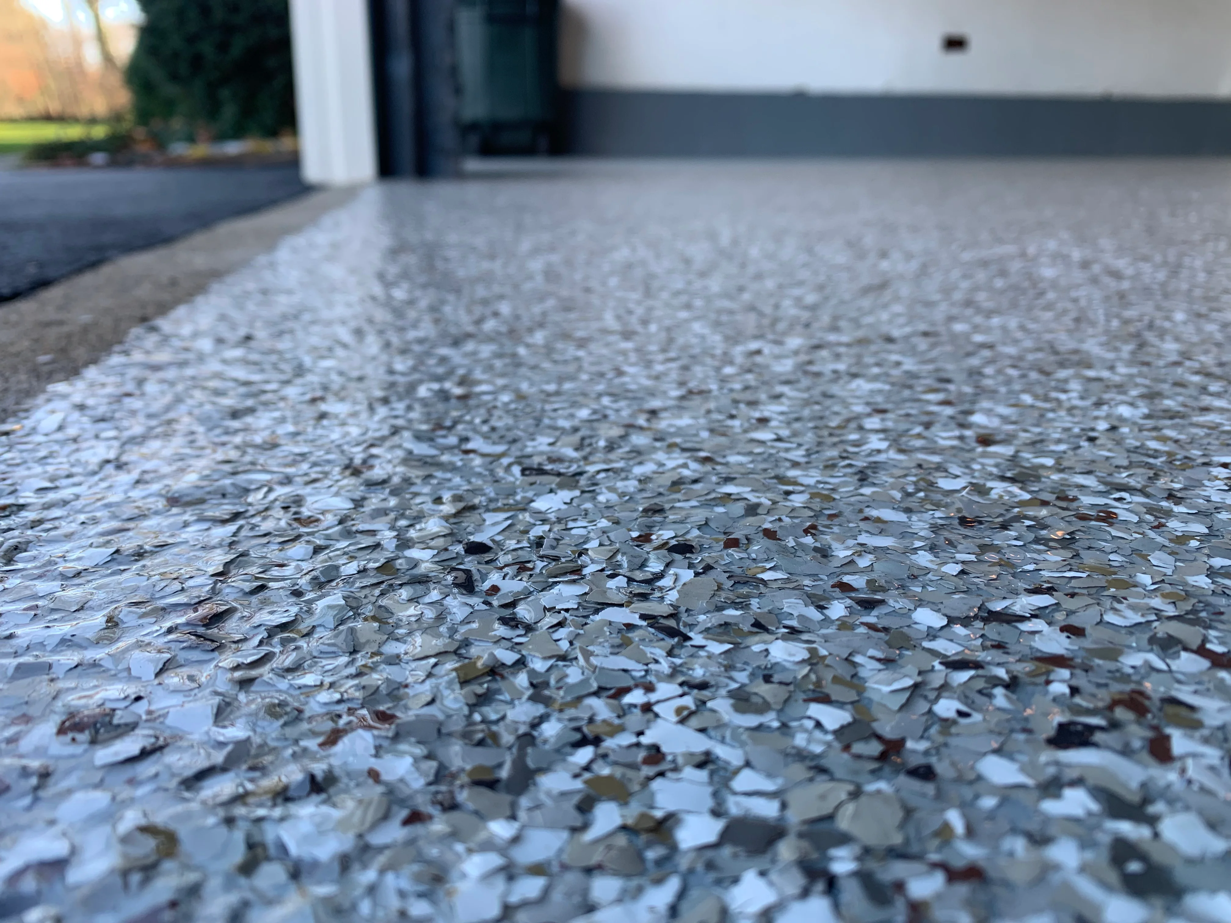 Creekbed epoxy flooring with blue and stone aggregate chips on concrete surface